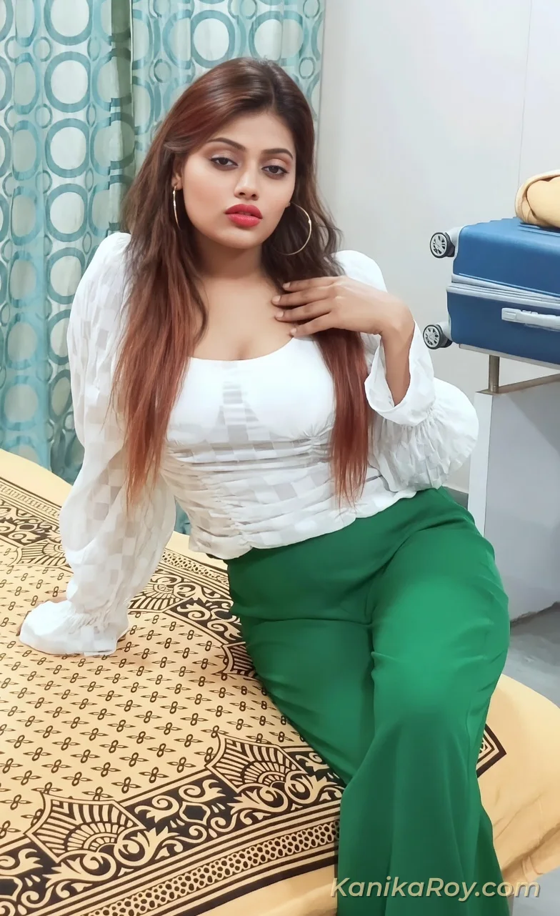 Kiya Jain – Playful Beauty with Magnetic Charm in Patna gallery image