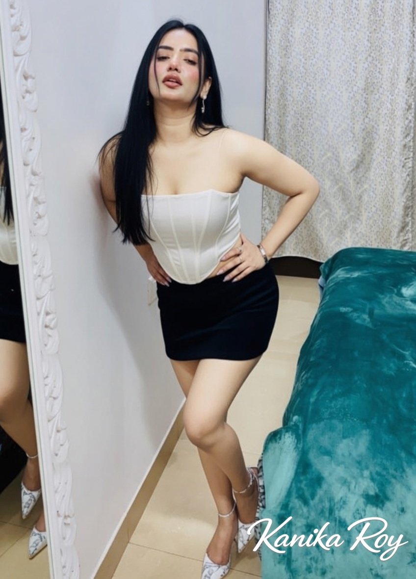 Zara Khan main image